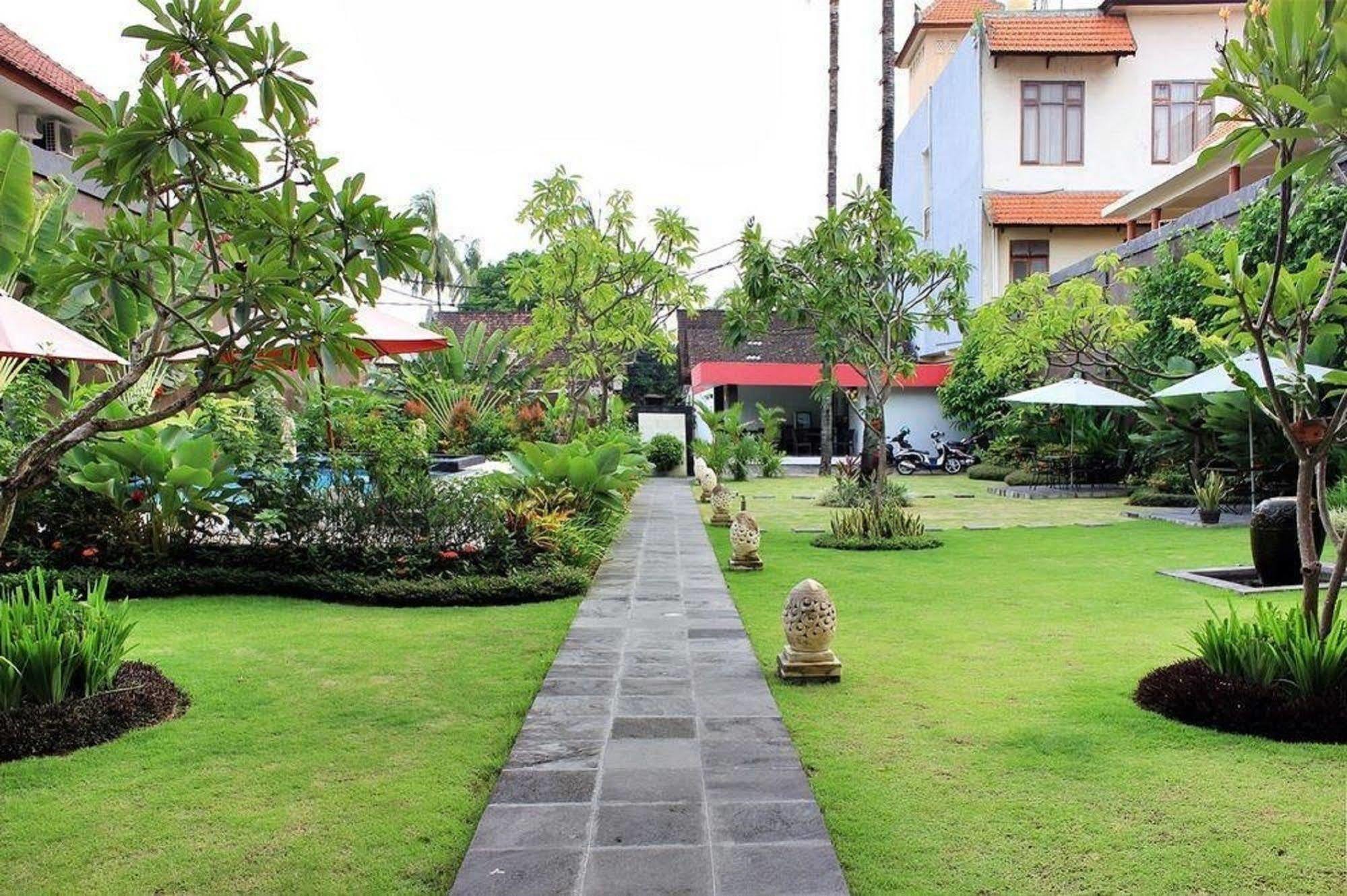 Budhi Hotel Kuta Lombok Exterior foto